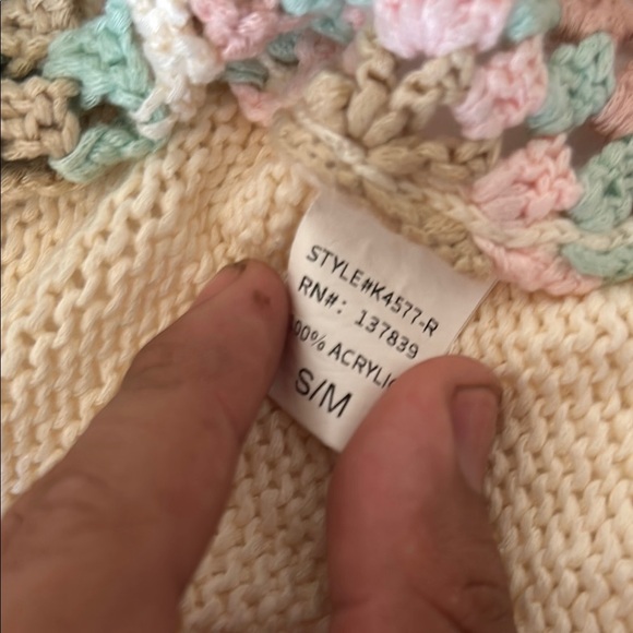 Cream and Pink Blouse with Textured Knit Design - Picture 7 of 8